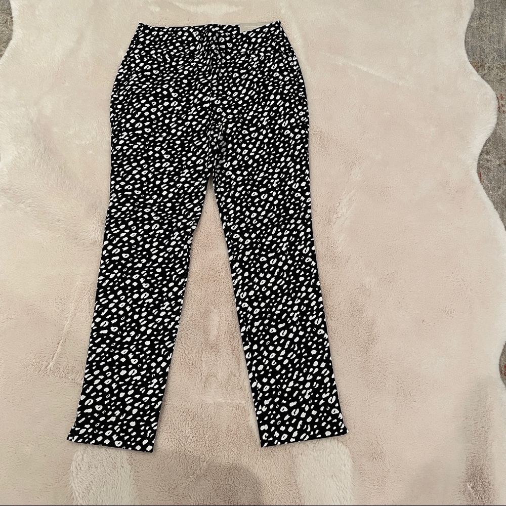 Chico’s black & white leopard print slim pull on “so slimming” stretch pants